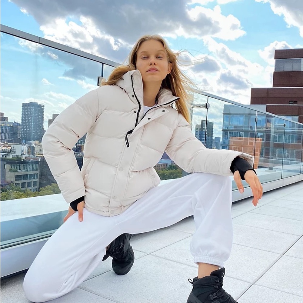 Aritzia TNA Super Puff Medium